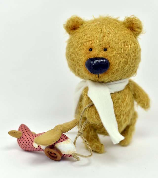 Mohérový medvídek s letadýlkem