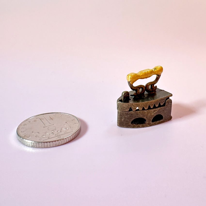 Mini "stará" žehlička - kovová