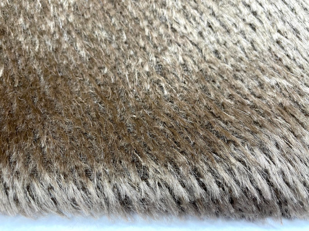 Mohér - tmavě hnědý 8 mm