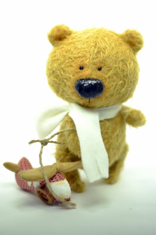 Mohérový medvídek s letadýlkem